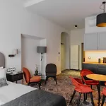 N33 Premium Old Town - Destigo Appartement *